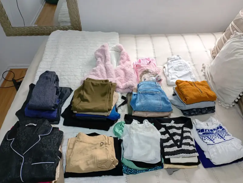 Ropa variada para mujer - 1