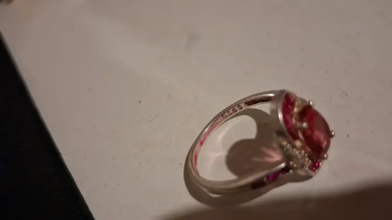 Anillo de plata con piedra rosada - 1