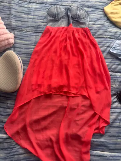 Vestido rojo sin mangas - miniatura 2