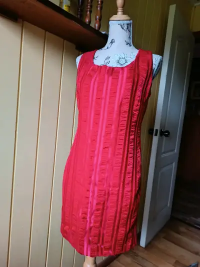 Vestido rojo elegante - miniatura 1