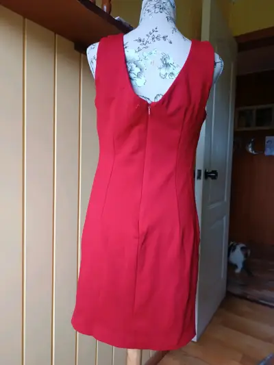 Vestido rojo elegante - miniatura 2