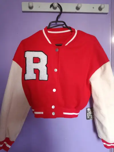 Chaqueta varsity roja y blanca de mujer talla S/M - miniatura 1
