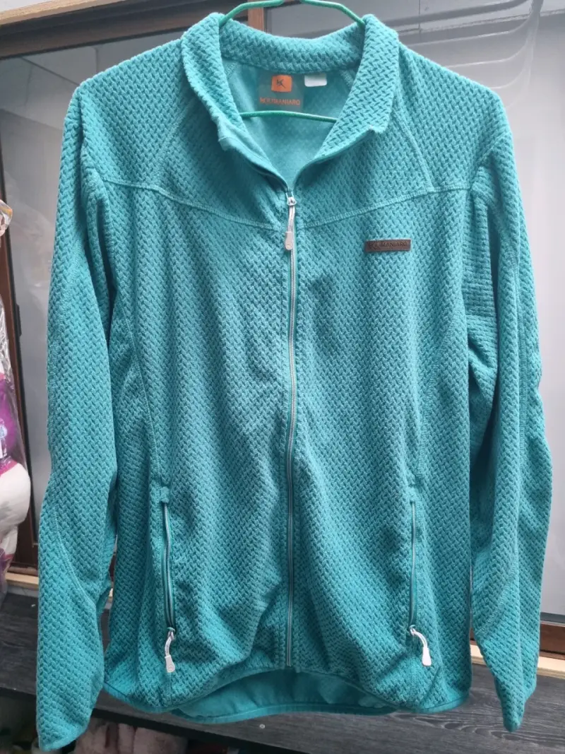 Chaqueta polar verde estilo casual