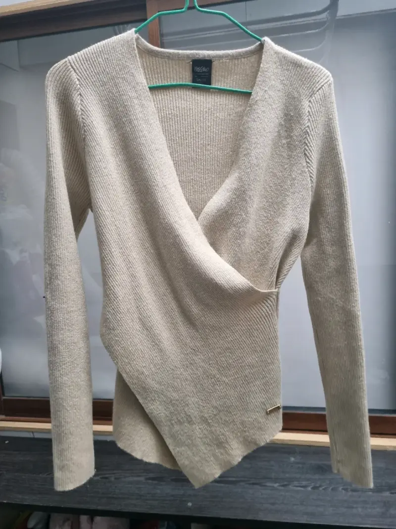Sweater cruzado beige