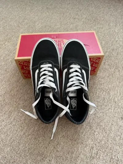 Zapatillas Vans ward unisex negras talla 39 - miniatura 1
