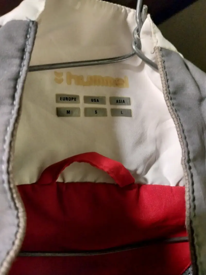 Chaqueta deportiva roja Hummel - 2