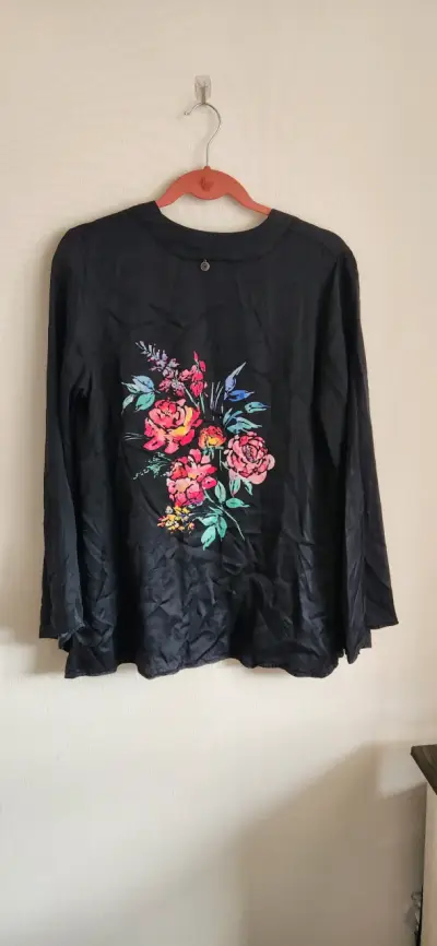 Kimono negro con estampado floral - miniatura 3