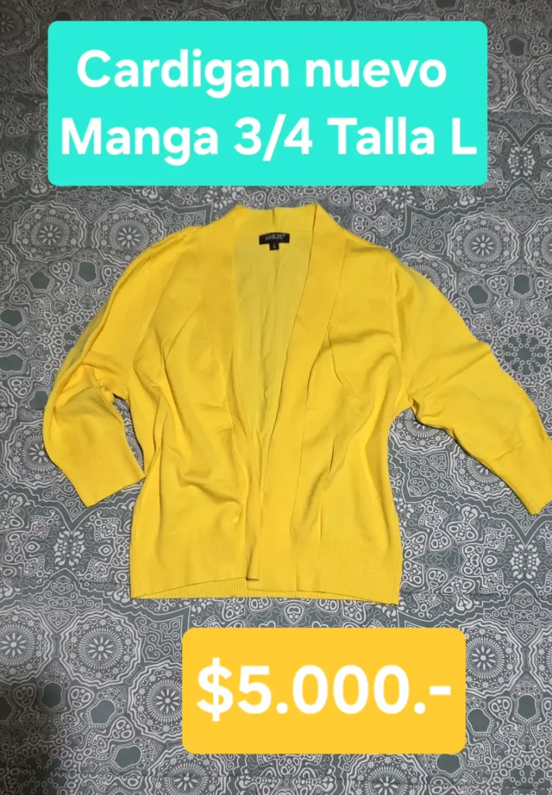 Cardigan amarillo manga 3/4
