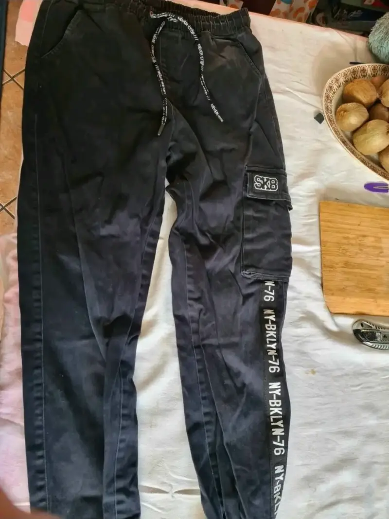 Pantalon negro cargo