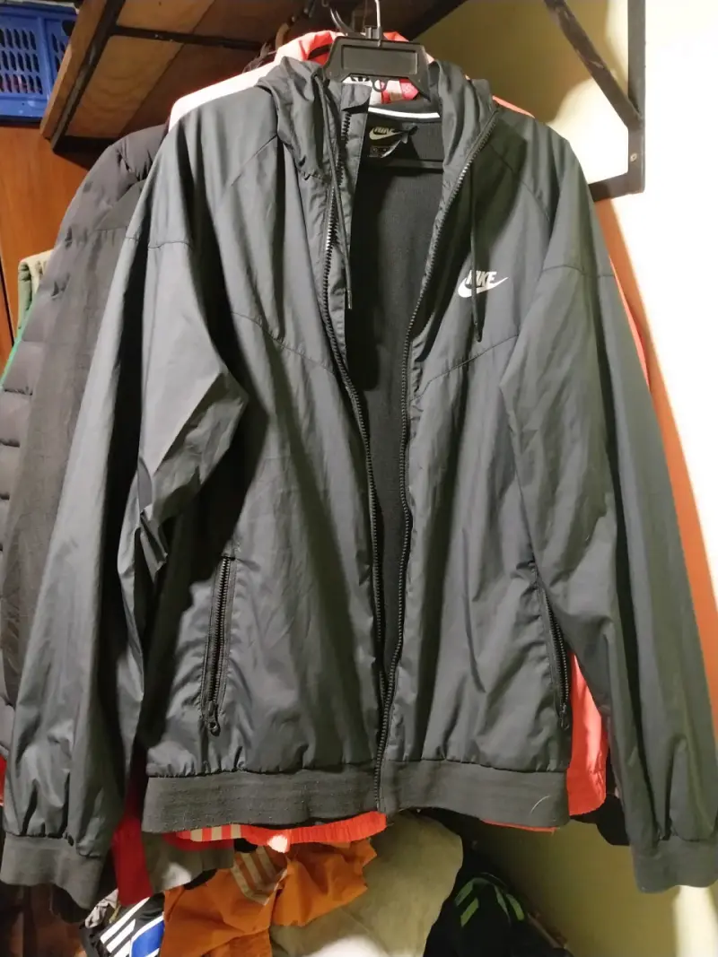 Cortavientos negro Nike - 1