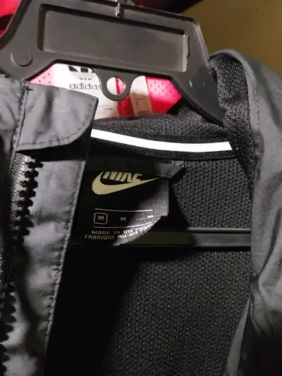 Cortavientos negro Nike - miniatura 2