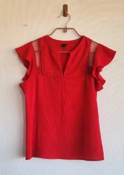 Blusa roja sin mangas - miniatura 1