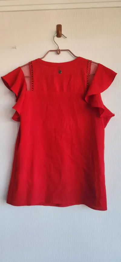 Blusa roja sin mangas - miniatura 5