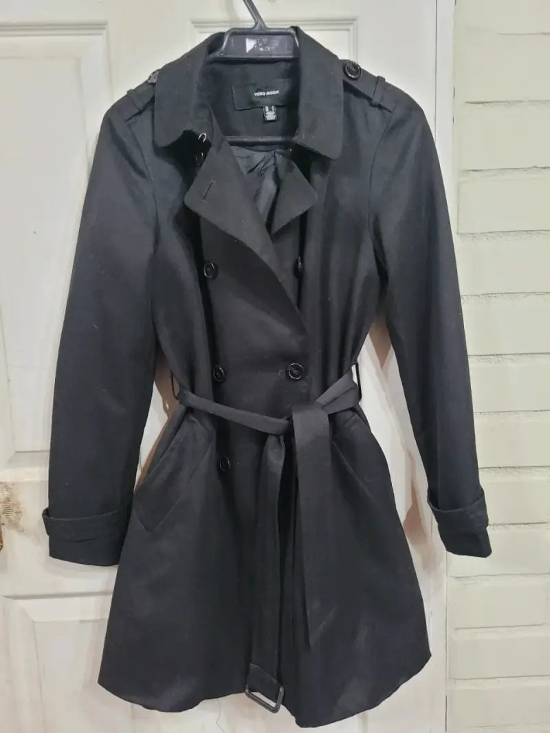 TRENCH negro con cinturón - 1