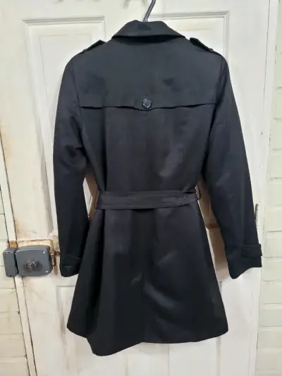 TRENCH negro con cinturón - miniatura 2