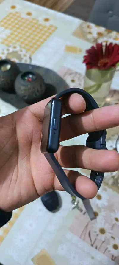Reloj inteligente negro - miniatura 2