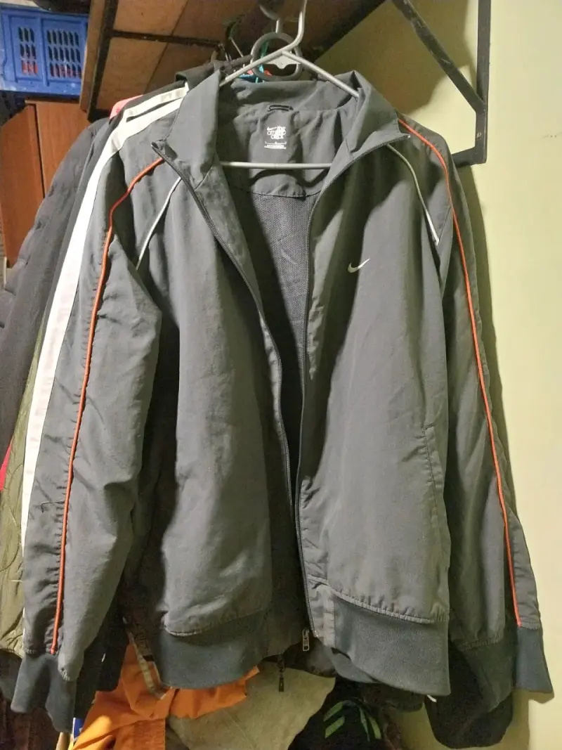 Chaqueta deportiva negra - 1