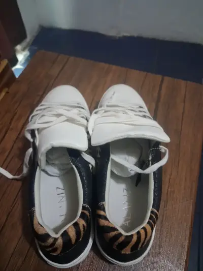 Zapatillas blancas animal print - miniatura 1