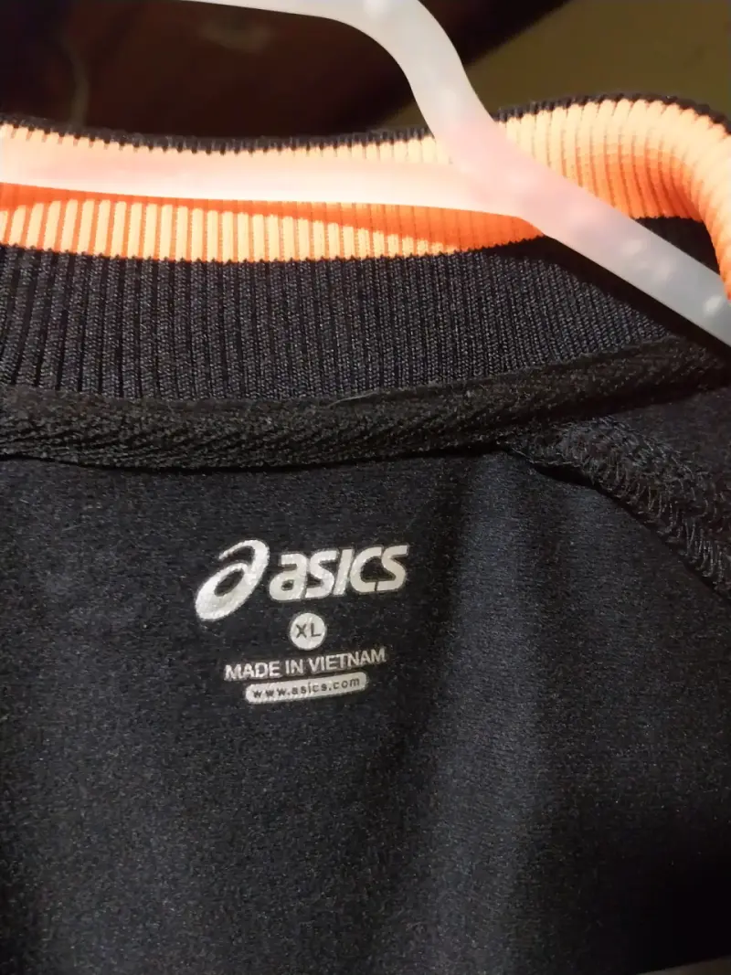 Chaqueta deportiva Asics negra - 2