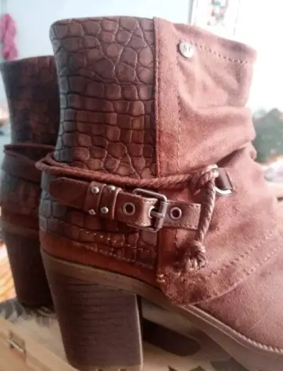 Botines marrones con tacón - miniatura 2