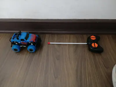 Camioneta todo terreno radio control nueva - miniatura 2