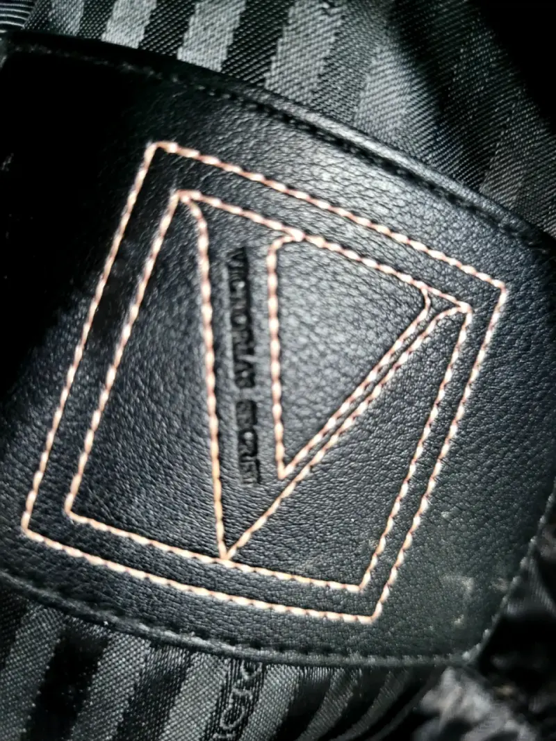Mochila Victoria's Secret burdeo - 3