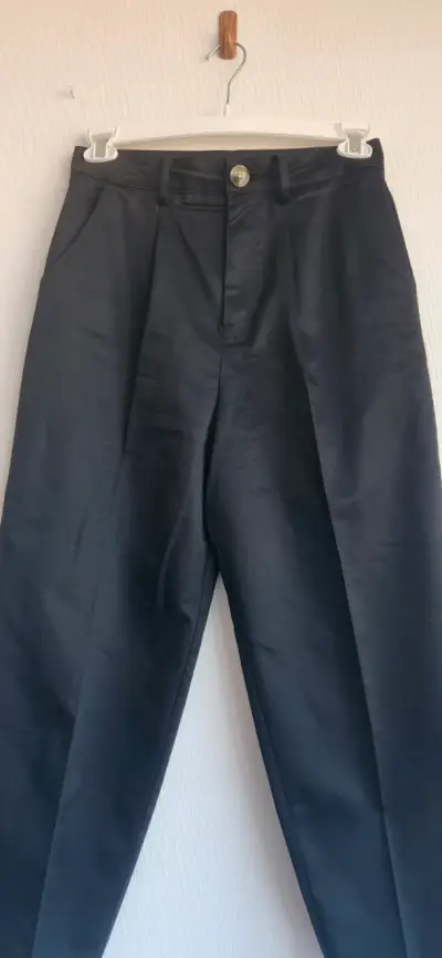 Pantalones negros elegantes - miniatura 3