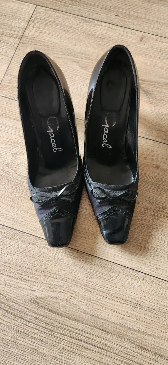 Zapatos negros con lazo - 1