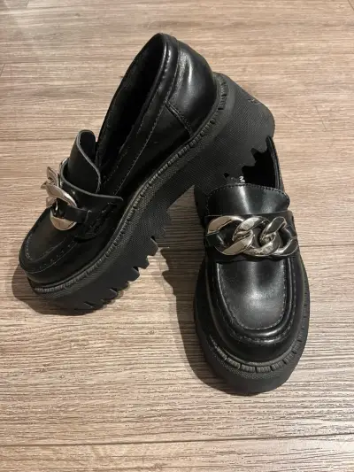 Mocasines negros con cadena - miniatura 1