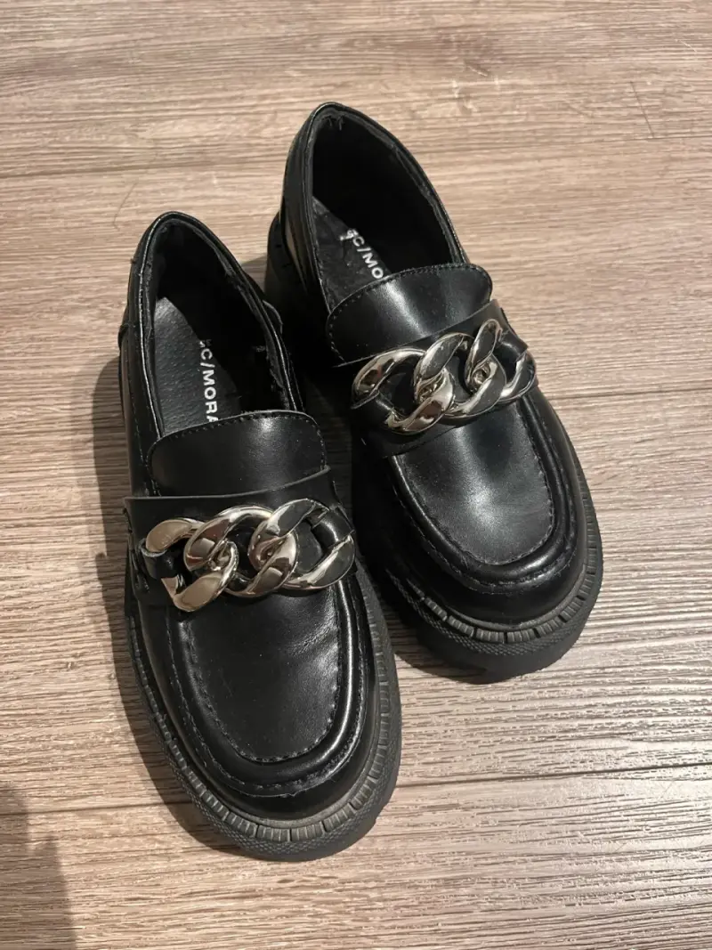 Mocasines negros con cadena - 2