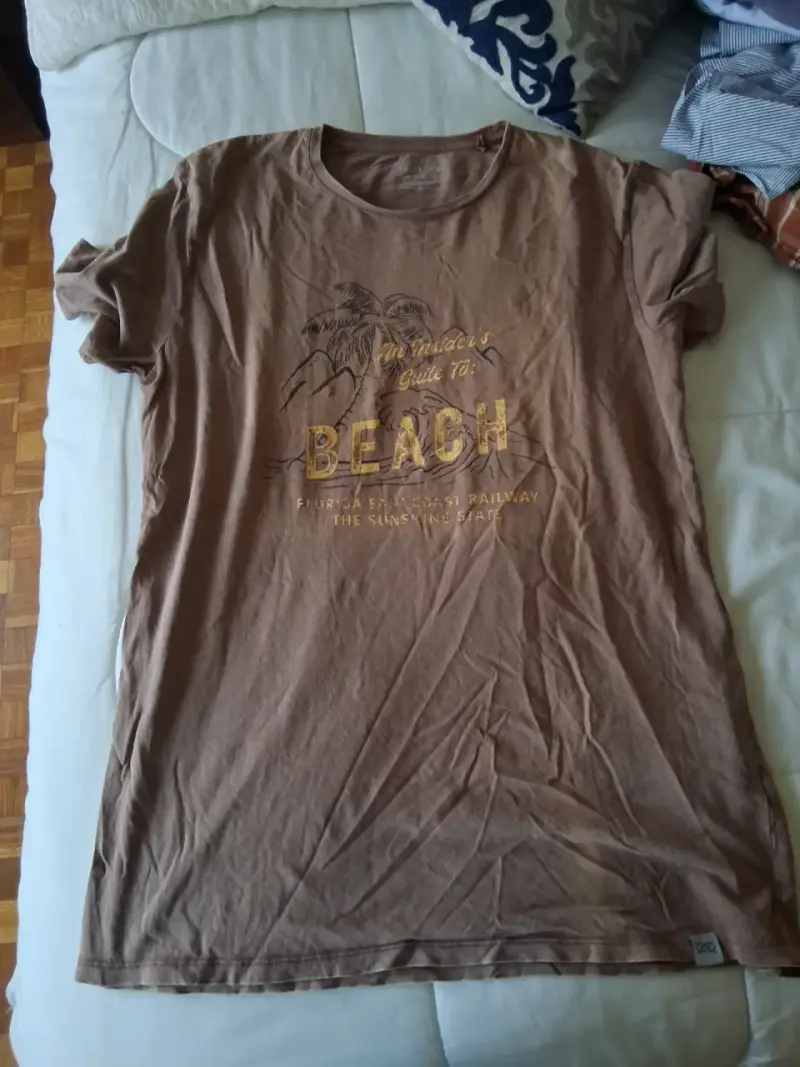 Polera Marrón Estampada