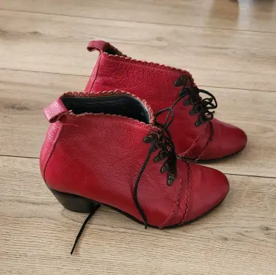 Botines rojos de cuero vintage - miniatura 2