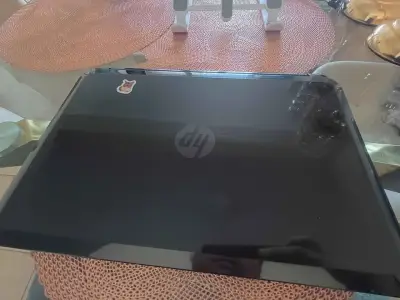 Notebook HP 14 con Intel i3 - miniatura 2