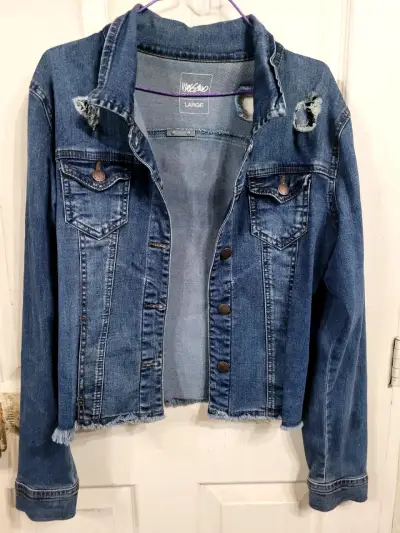 Chaqueta denim desgastada - miniatura 1