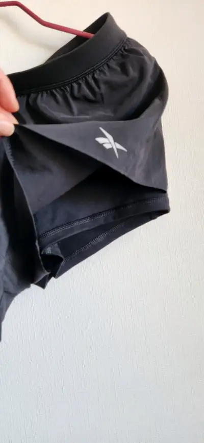 Short deportivo Reebok negro - miniatura 2