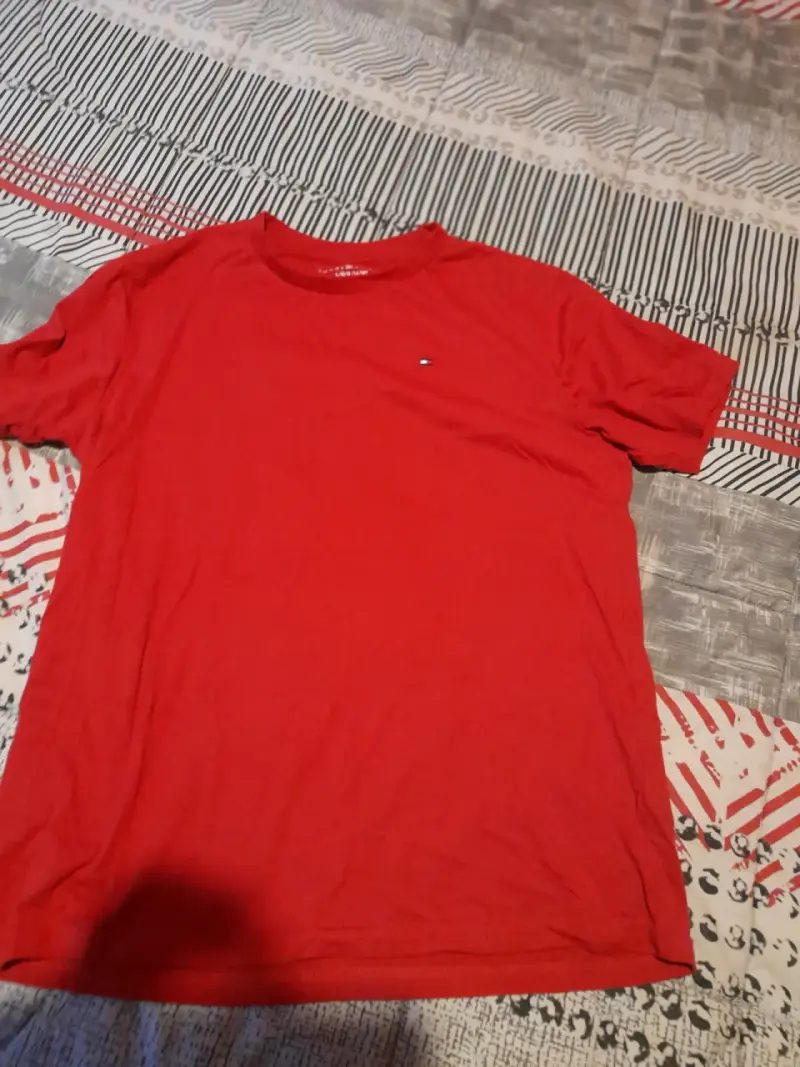 Polera roja Tommy Hilfiger