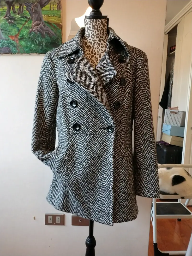 Abrigo gris de lana con botones - 1