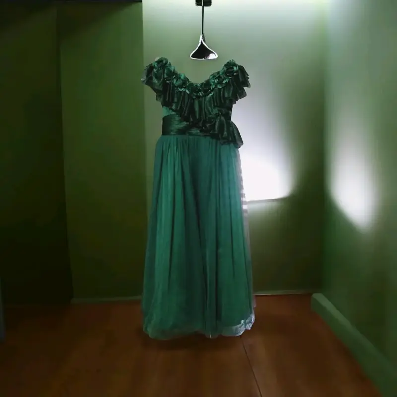 Vestido largo verde con tull T10