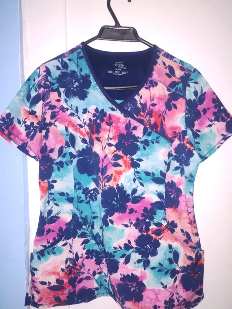 Blusa médica estampada floral - 1
