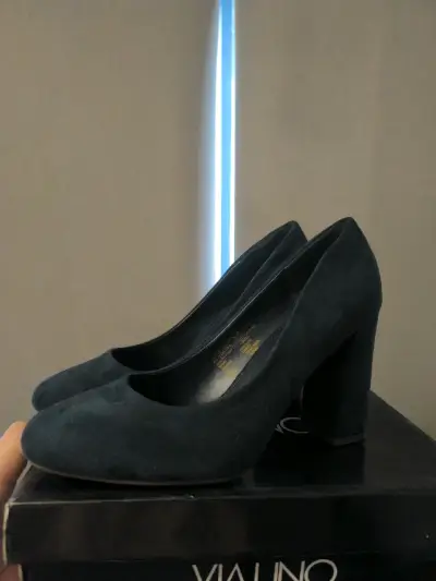 Tacones negros elegantes - miniatura 1