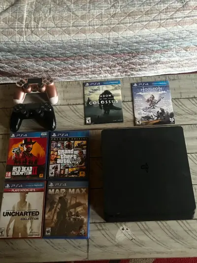 Consola PS4 con controles y juegos - miniatura 1