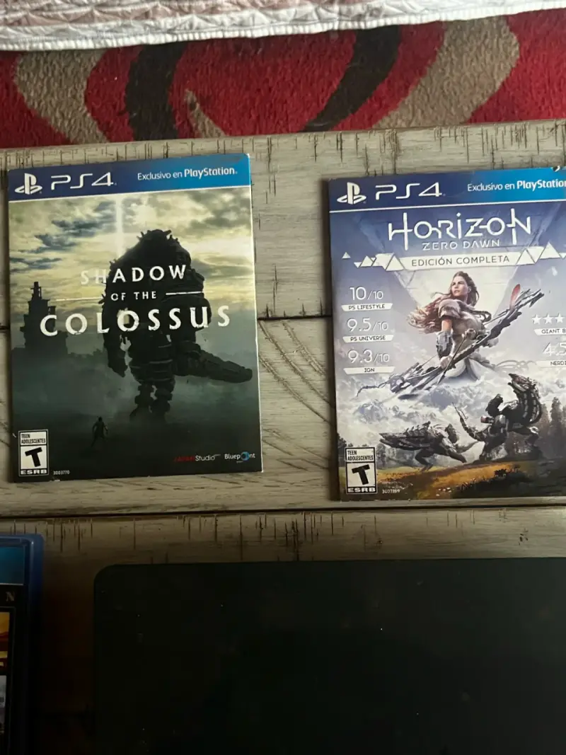 Consola PS4 con controles y juegos - 5