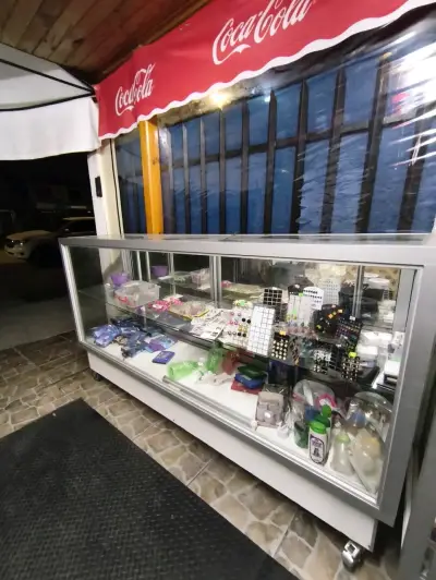 Vitrina para negocio o tienda - miniatura 1