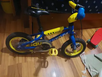 Bicicleta infantil azul y amarilla Altitude - miniatura 1