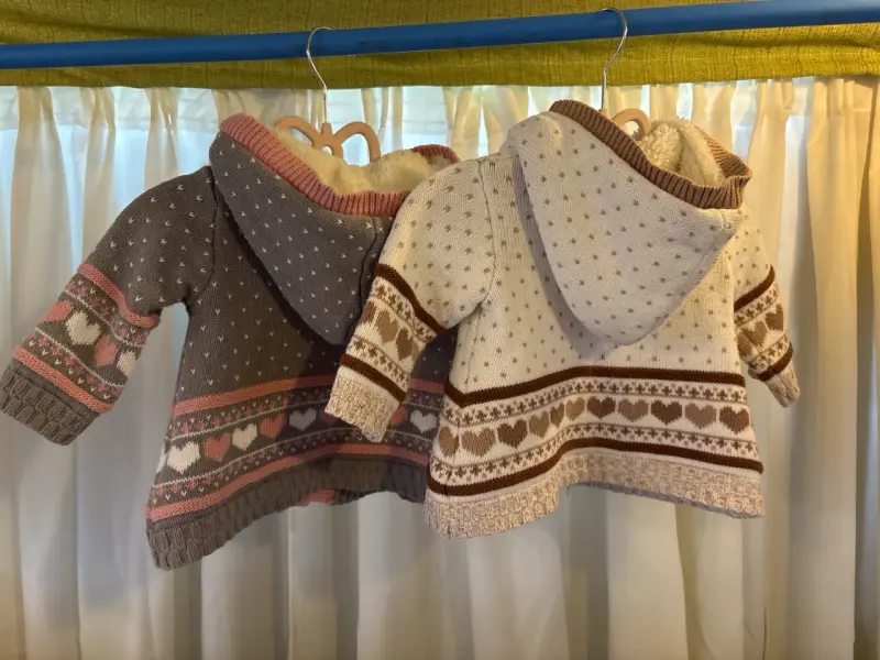 Chaquetas tejidas con capucha - 2