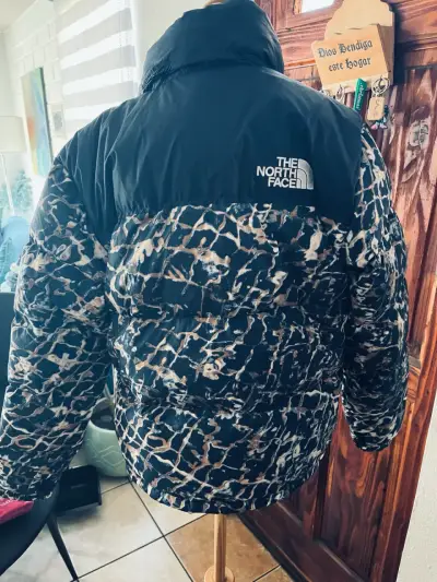 Chaqueta The North Face estampada nueva original M - miniatura 5