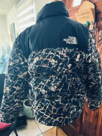 Chaqueta The North Face estampada nueva original M - miniatura 6