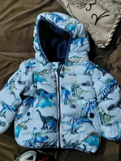 Chaqueta infantil con dinosaurios - miniatura 1