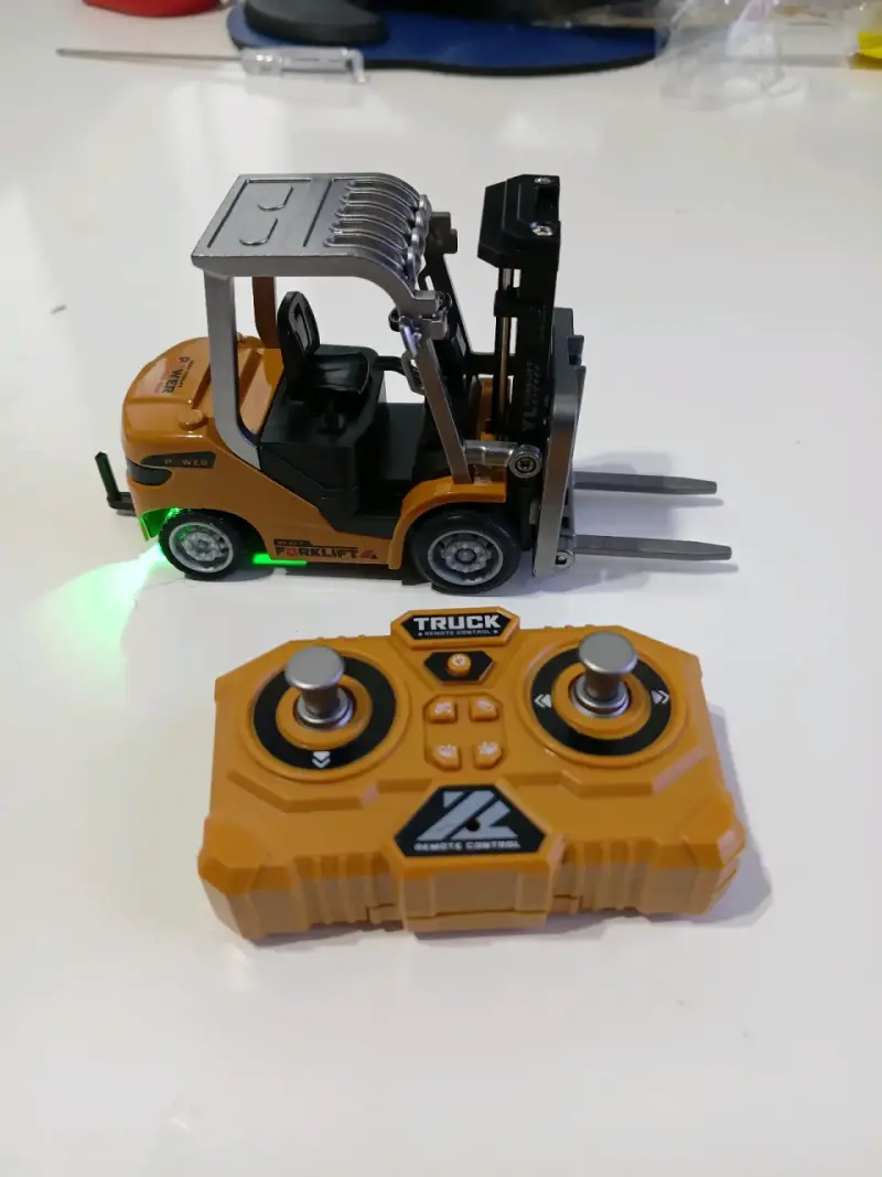 Montacargas de juguete con control remoto - 1