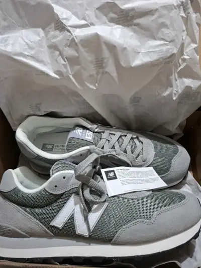 Zapatillas New Balance gris y blanco - miniatura 1